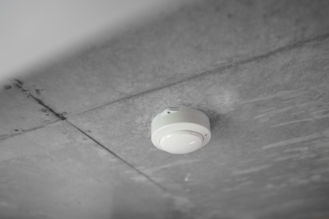 Norme détecteur de fumée : exemple de DAAF installé au plafond