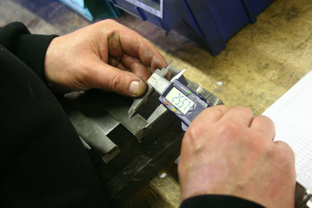 Instrument de mesure de précision dans un atelier